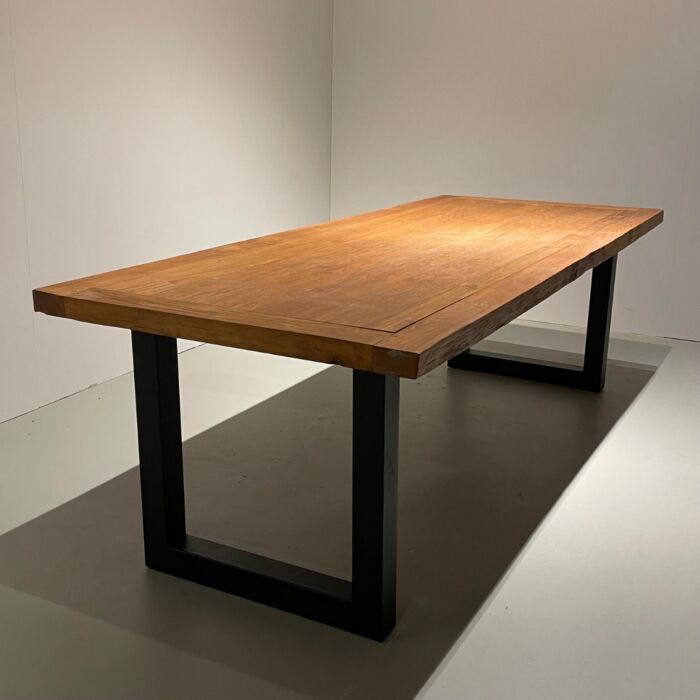 Teak Tafel Met Stalen Poot